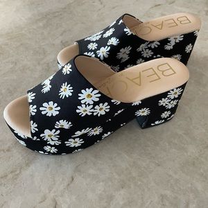 Matisse Beach Black Platforms w/ Flowers